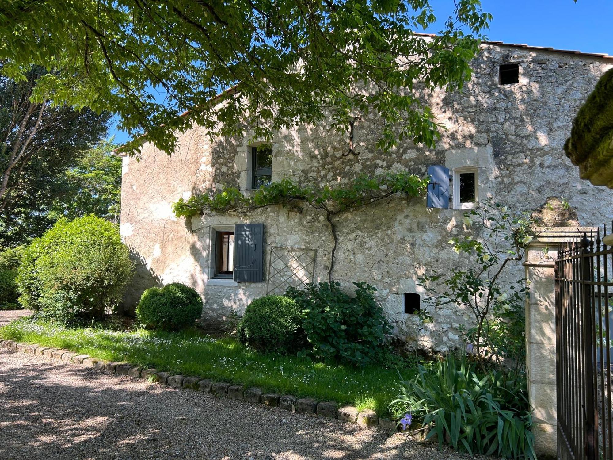 Entre-Vignes-Et-Bastides Otel Montcaret Dış mekan fotoğraf